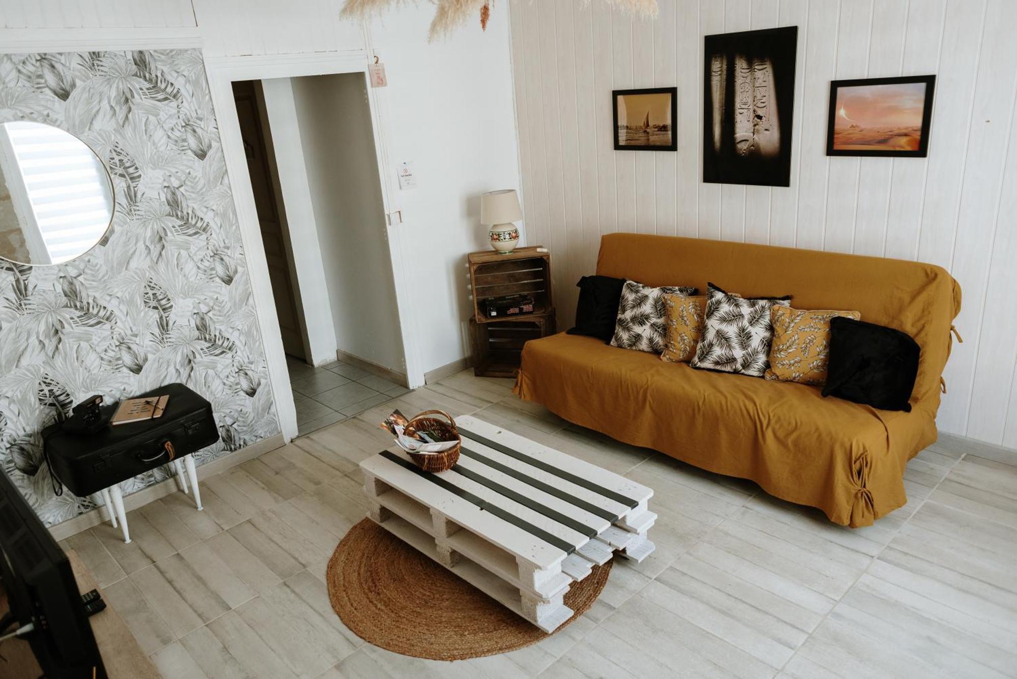 شقة Studio De Plain-Pied Avec Terrasse Et Jardin Saint-Meard-de-Gurcon المظهر الخارجي الصورة